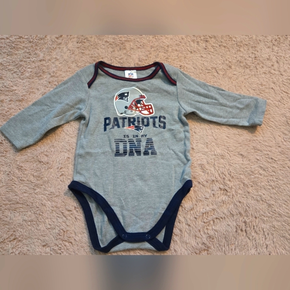 NFL Patriots Gray Long Sleeve Bodysuit Baby 3-6 Month